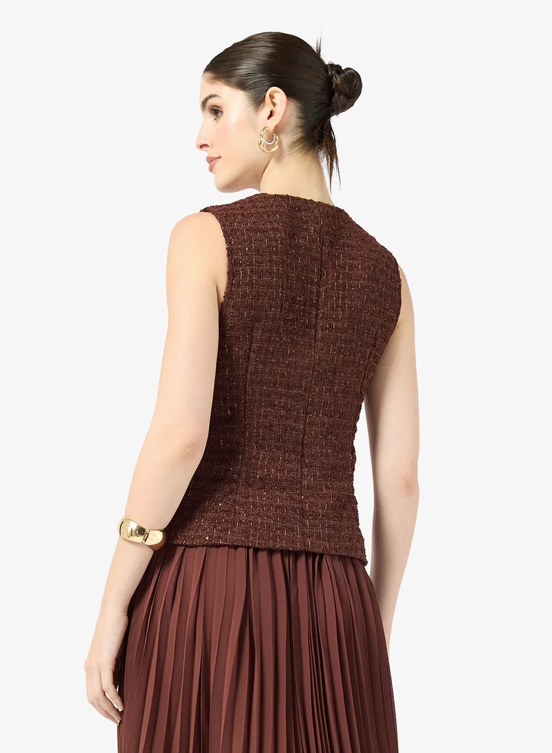 ستايل تشيت فستان ميدي بدون أكمام بتفاصيل ثنيات